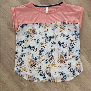 Xhilaration Pink and Floral Short Sleeve Top